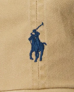 Beżowa czapka z daszkiem i logo