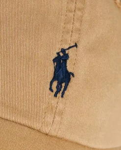 Beżowa czapka z daszkiem i logo