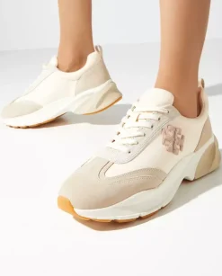Beżowe sneakersy z emblematem Good Luck