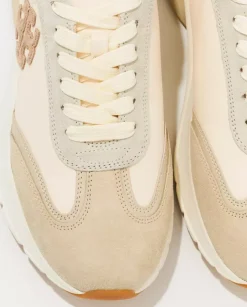 Beżowe sneakersy z emblematem Good Luck