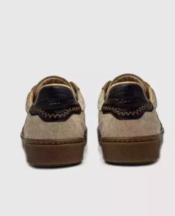 Beżowe sneakersy ze skóry welurowej