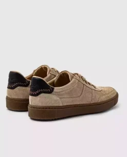 Beżowe sneakersy ze skóry welurowej