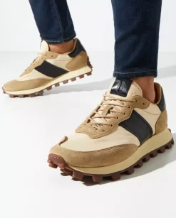 Beżowe zamszowe sneakersy