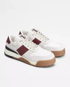 Beżowe zamszowe sneakersy