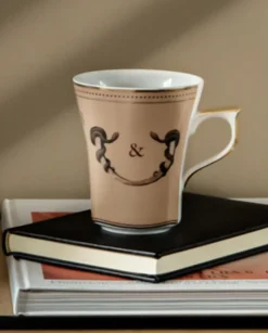 Beżowy kubek porcelanowy