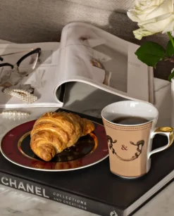 Beżowy kubek porcelanowy