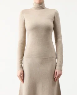 Beżowy sweter z golfem May