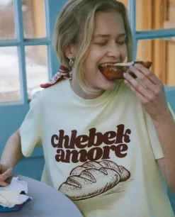Beżowy t-shirt oversize