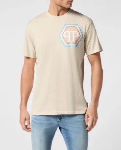 Beżowy t-shirt z geometrycznym logo