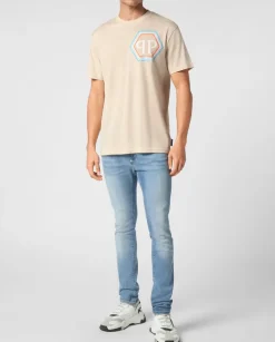 Beżowy t-shirt z geometrycznym logo