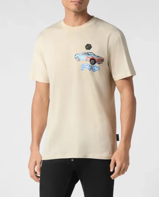 Beżowy t-shirt z nadrukiem samochodu