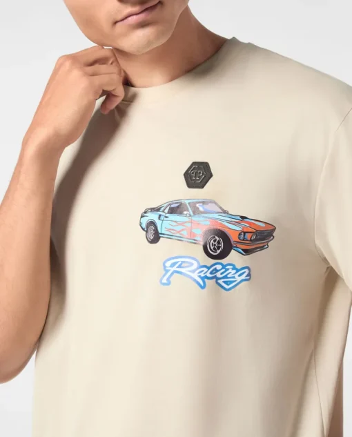 Beżowy t-shirt z nadrukiem samochodu