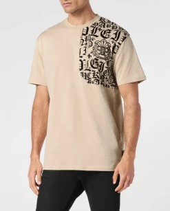 Beżowy t-shirt z ozdobną aplikacją
