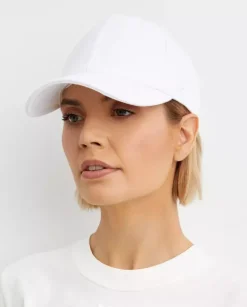 Biała czapka z daszkiem z logo Signature