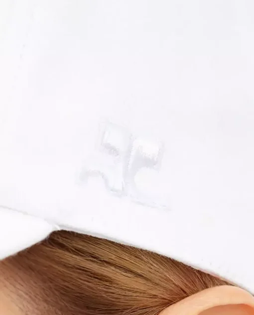 Biała czapka z daszkiem z logo Signature