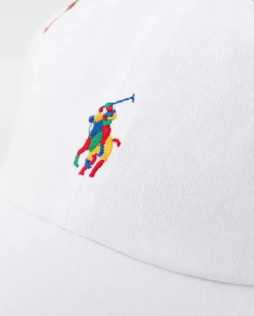 Biała czapka z daszkiem z logo