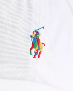Biała czapka z daszkiem z logo