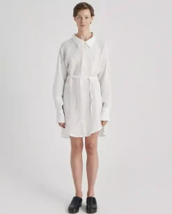 Biała mini sukienka z lnu Chic