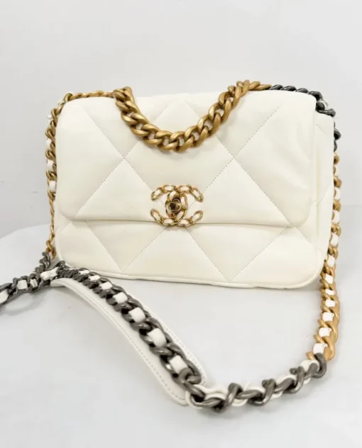 Biała torebka Chanel 19