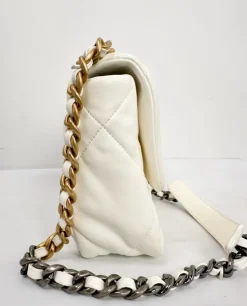 Biała torebka Chanel 19