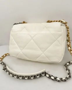 Biała torebka Chanel 19