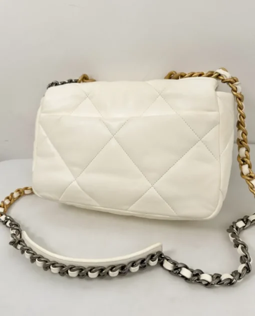 Biała torebka Chanel 19