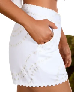 Białe shorty Drea