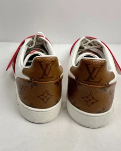 Białe skórzane sneakersy
