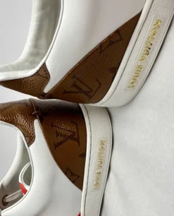 Białe skórzane sneakersy