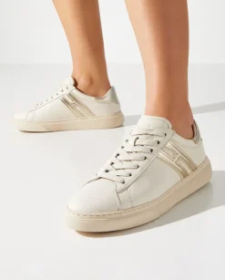 Białe skórzane sneakersy