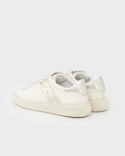 Białe skórzane sneakersy