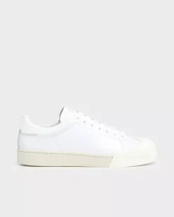 Białe skórzane sneakersy