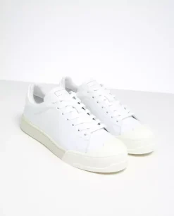 Białe skórzane sneakersy