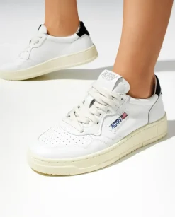 Białe skórzane sneakersy Medalist