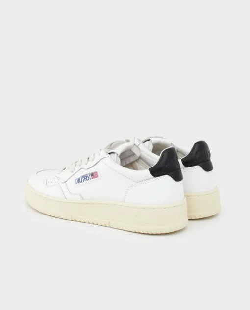 Białe skórzane sneakersy Medalist