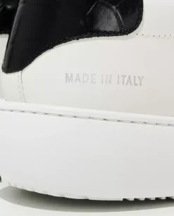 Białe sneakersy Hexagon z czarną zapiętką