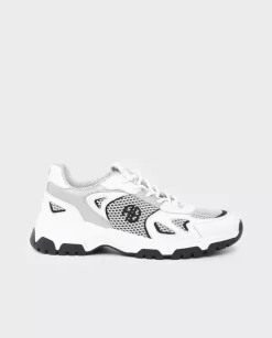 Białe sneakersy z logo