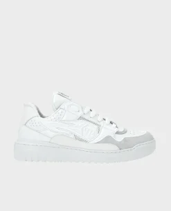 Białe sneakersy z siateczką