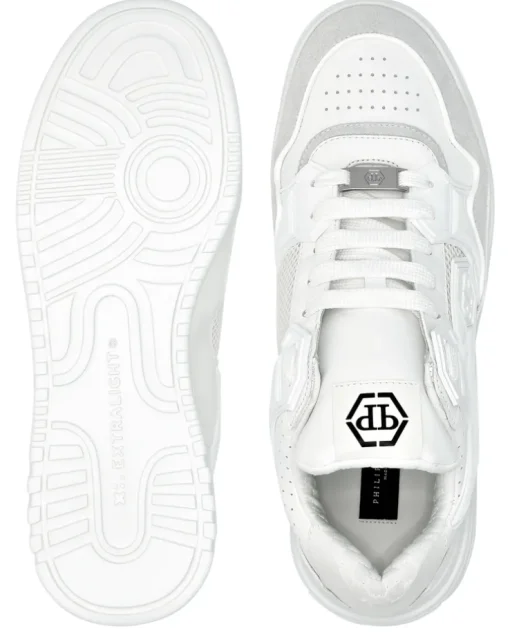 Białe sneakersy z siateczką