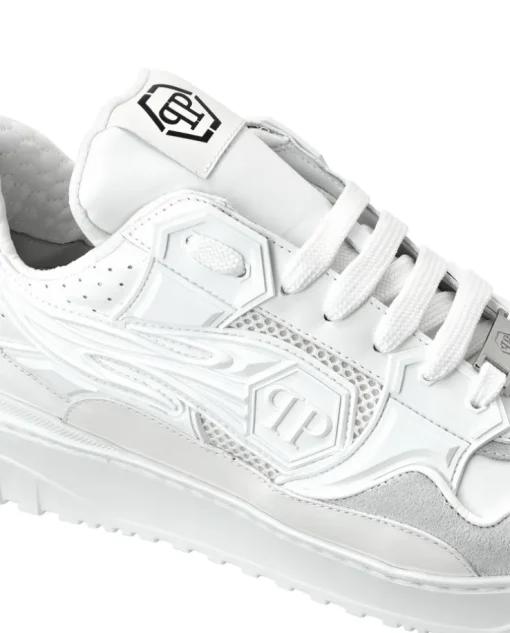 Białe sneakersy z siateczką