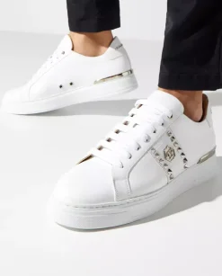 Białe sneakersy z ćwiekami