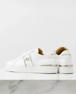 Białe sneakersy z ćwiekami