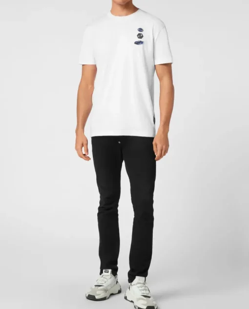 Biały bawełniany t-shirt z naszywkami