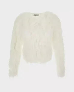 Biały puszysty sweter