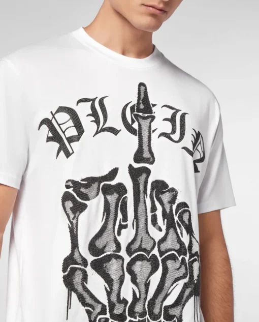 Biały t-shirt z aplikacją