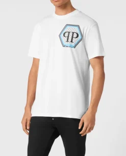Biały t-shirt z geometrycznym logo