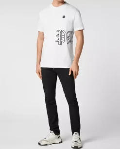 Biały t-shirt z haftowanym logo