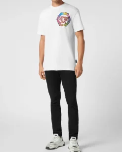 Biały t-shirt z kolorowym logo