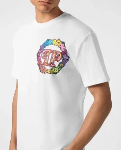 Biały t-shirt z kolorowym logo