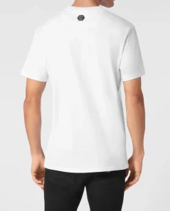 Biały t-shirt z kolorowym nadrukiem